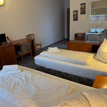 Gaestezimmer Gasthof Becker Hotel Wulfrath Bagian luar foto
