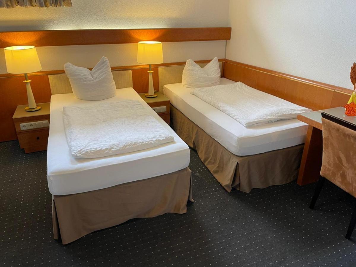 Gaestezimmer Gasthof Becker Hotel Wulfrath Bagian luar foto