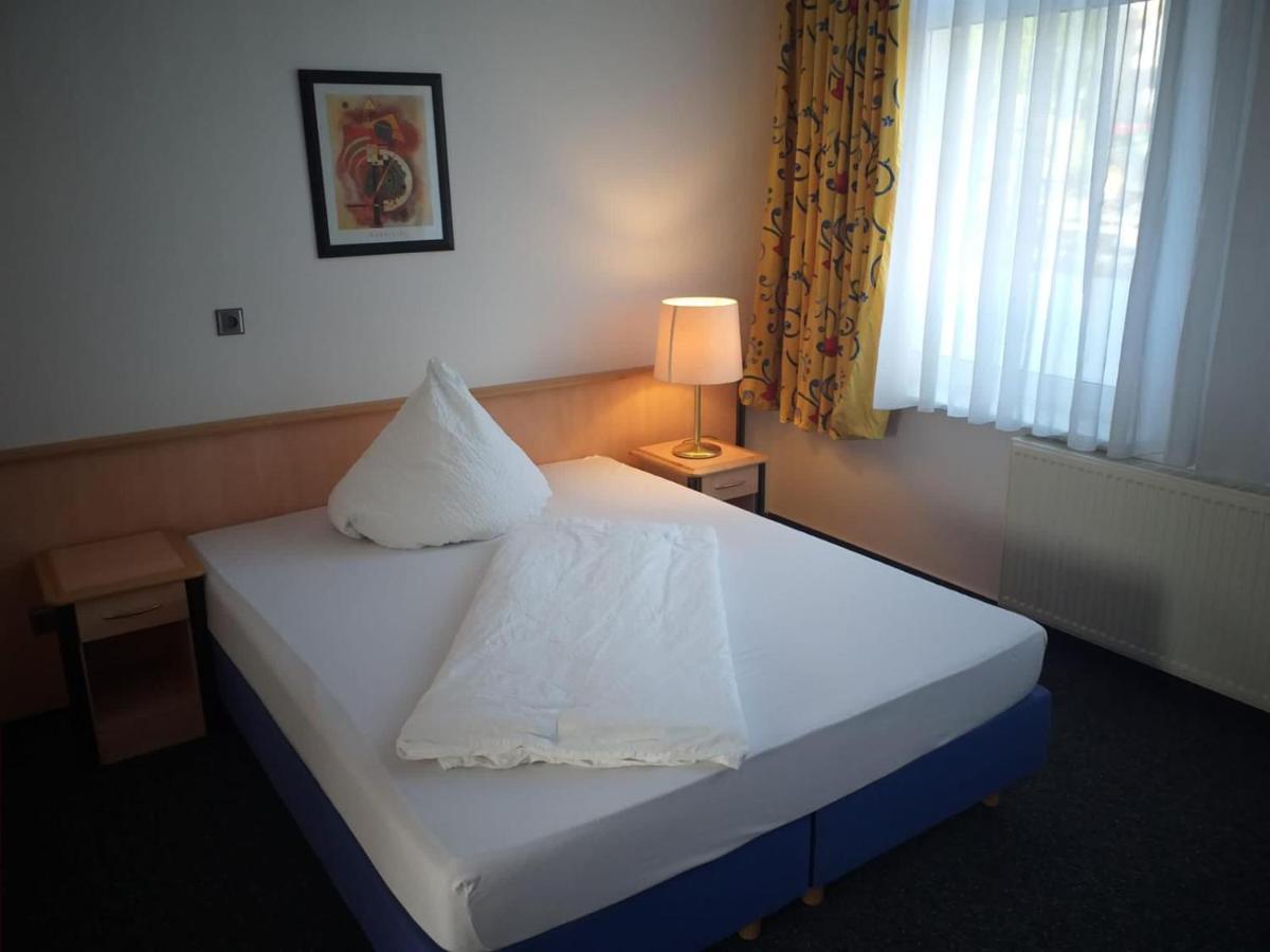 Gaestezimmer Gasthof Becker Hotel Wulfrath Bagian luar foto