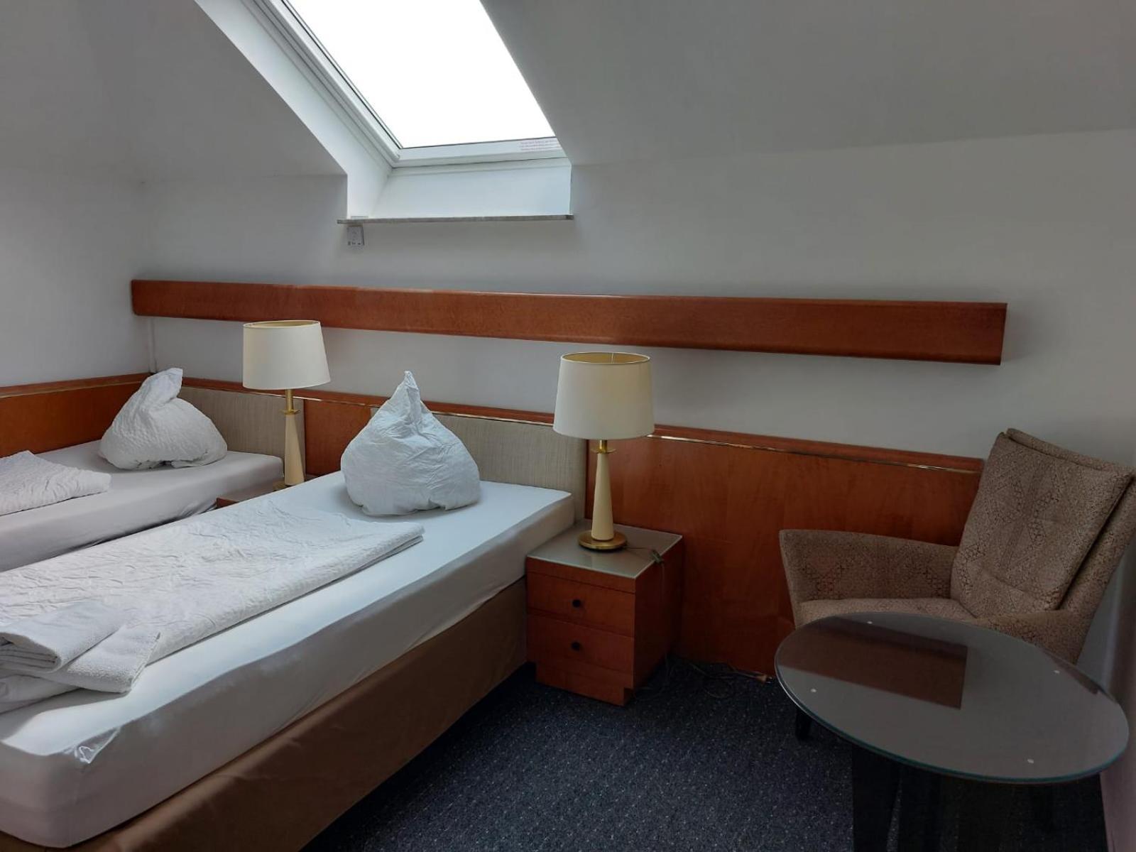 Gaestezimmer Gasthof Becker Hotel Wulfrath Bagian luar foto
