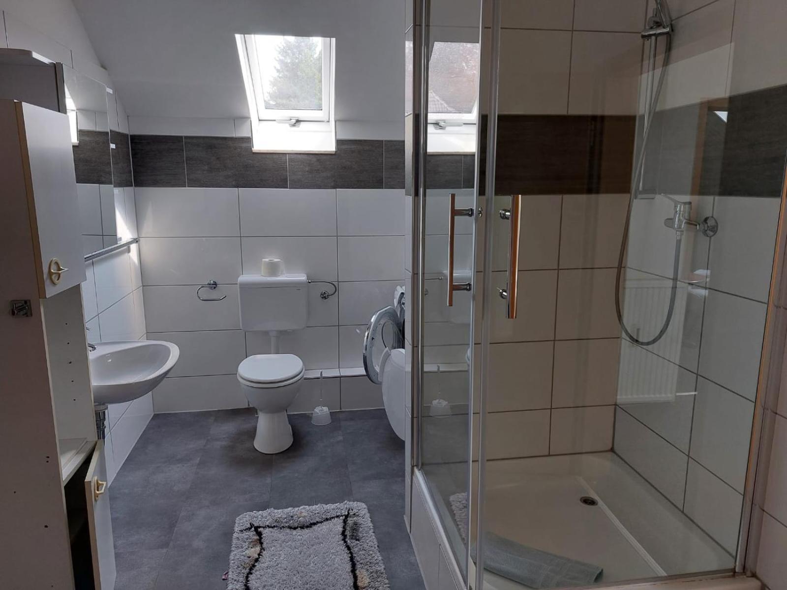 Gaestezimmer Gasthof Becker Hotel Wulfrath Bagian luar foto