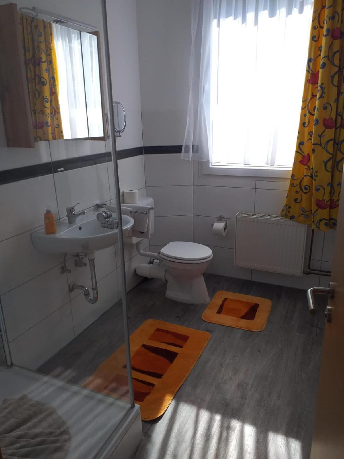 Gaestezimmer Gasthof Becker Hotel Wulfrath Bagian luar foto