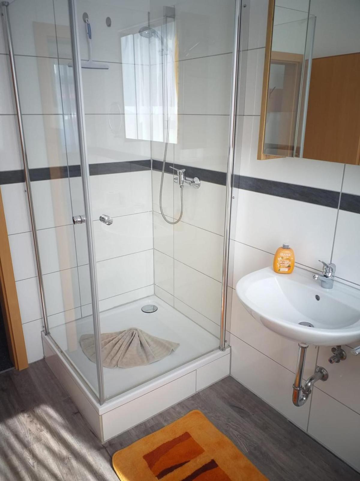 Gaestezimmer Gasthof Becker Hotel Wulfrath Bagian luar foto