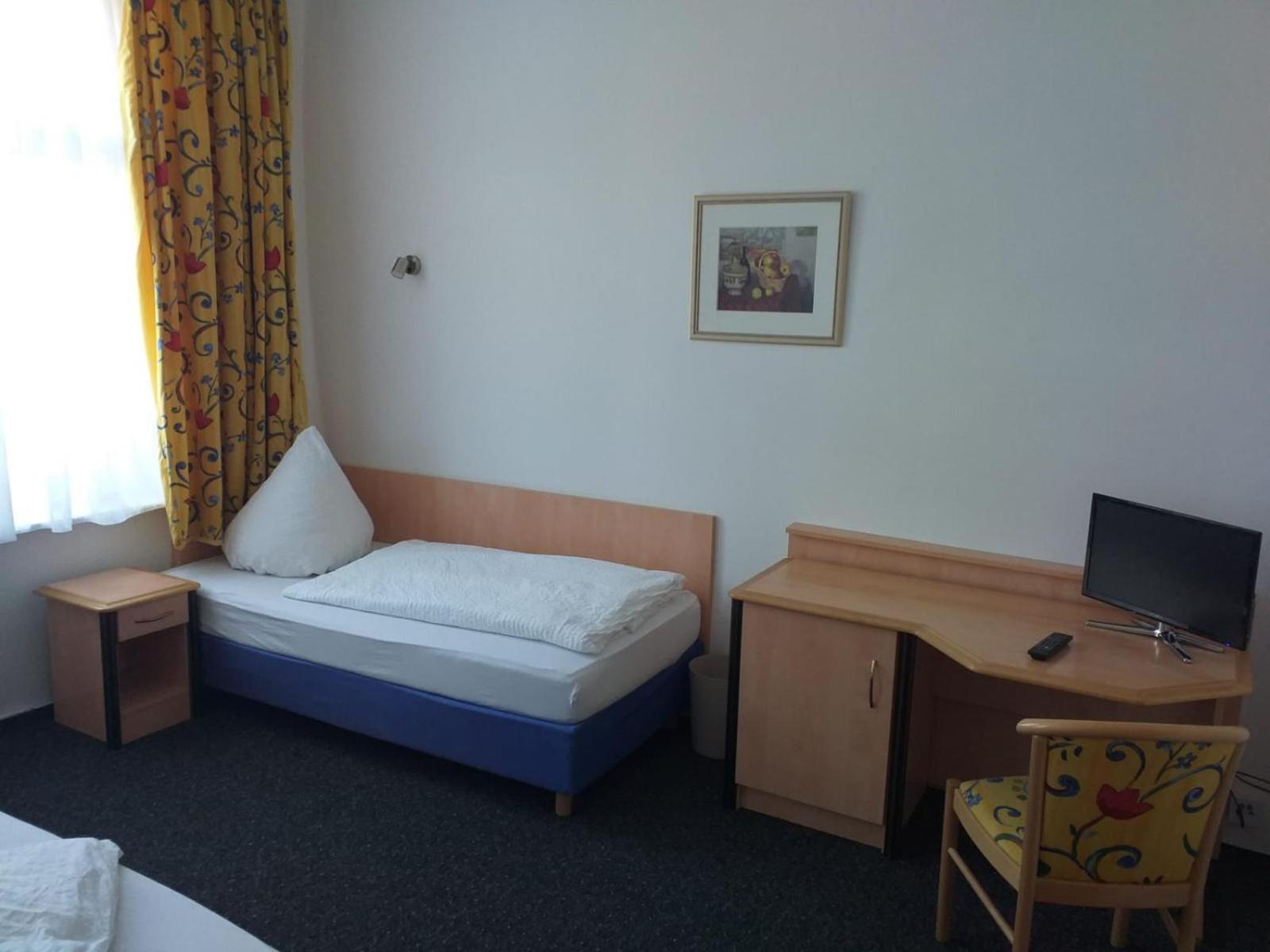 Gaestezimmer Gasthof Becker Hotel Wulfrath Bagian luar foto