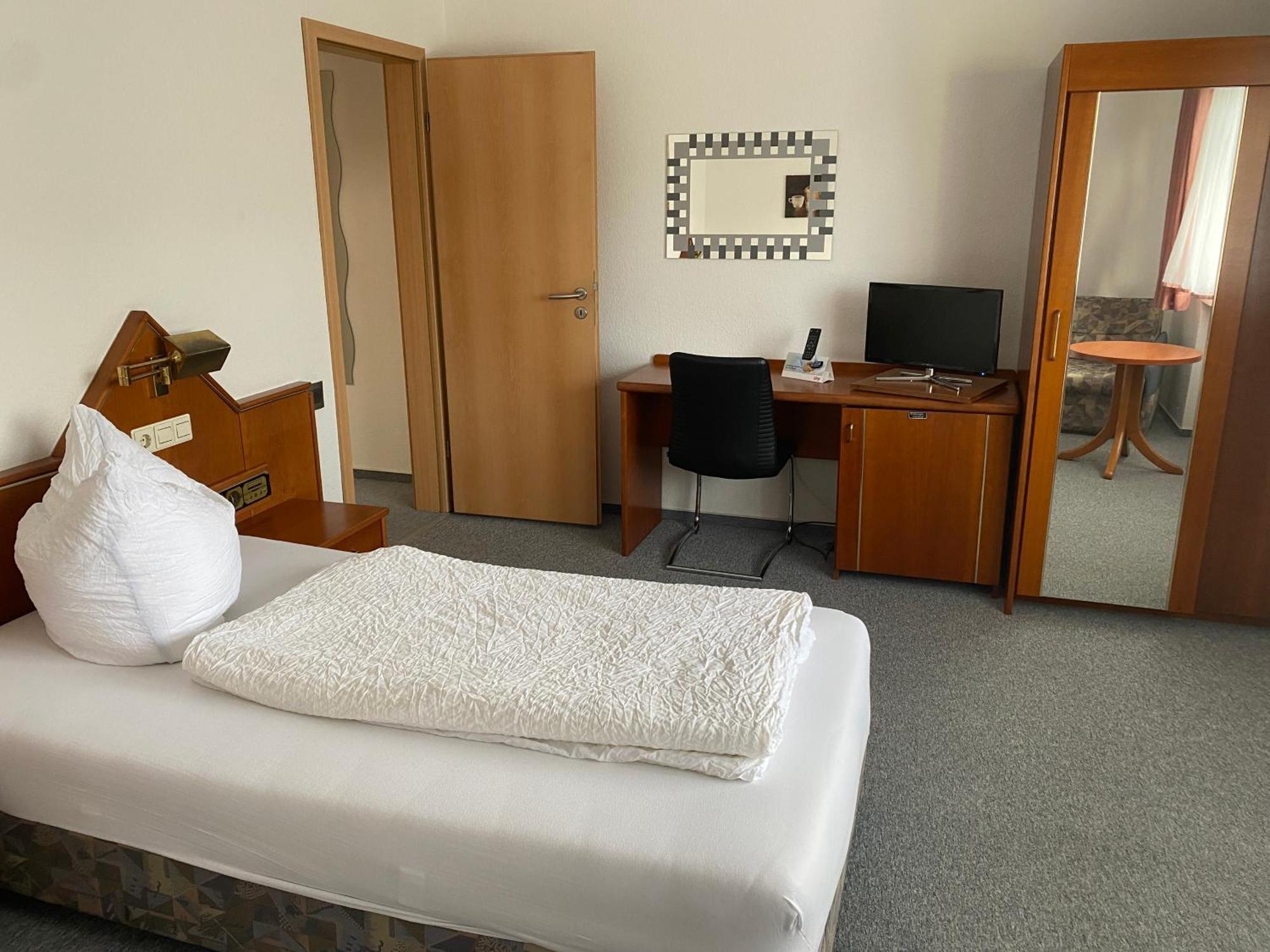 Gaestezimmer Gasthof Becker Hotel Wulfrath Bagian luar foto