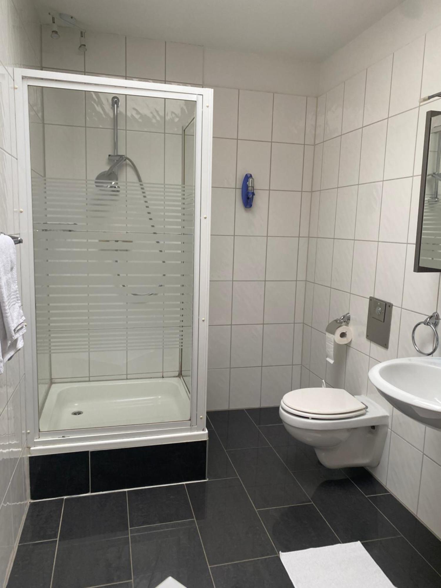 Gaestezimmer Gasthof Becker Hotel Wulfrath Bagian luar foto