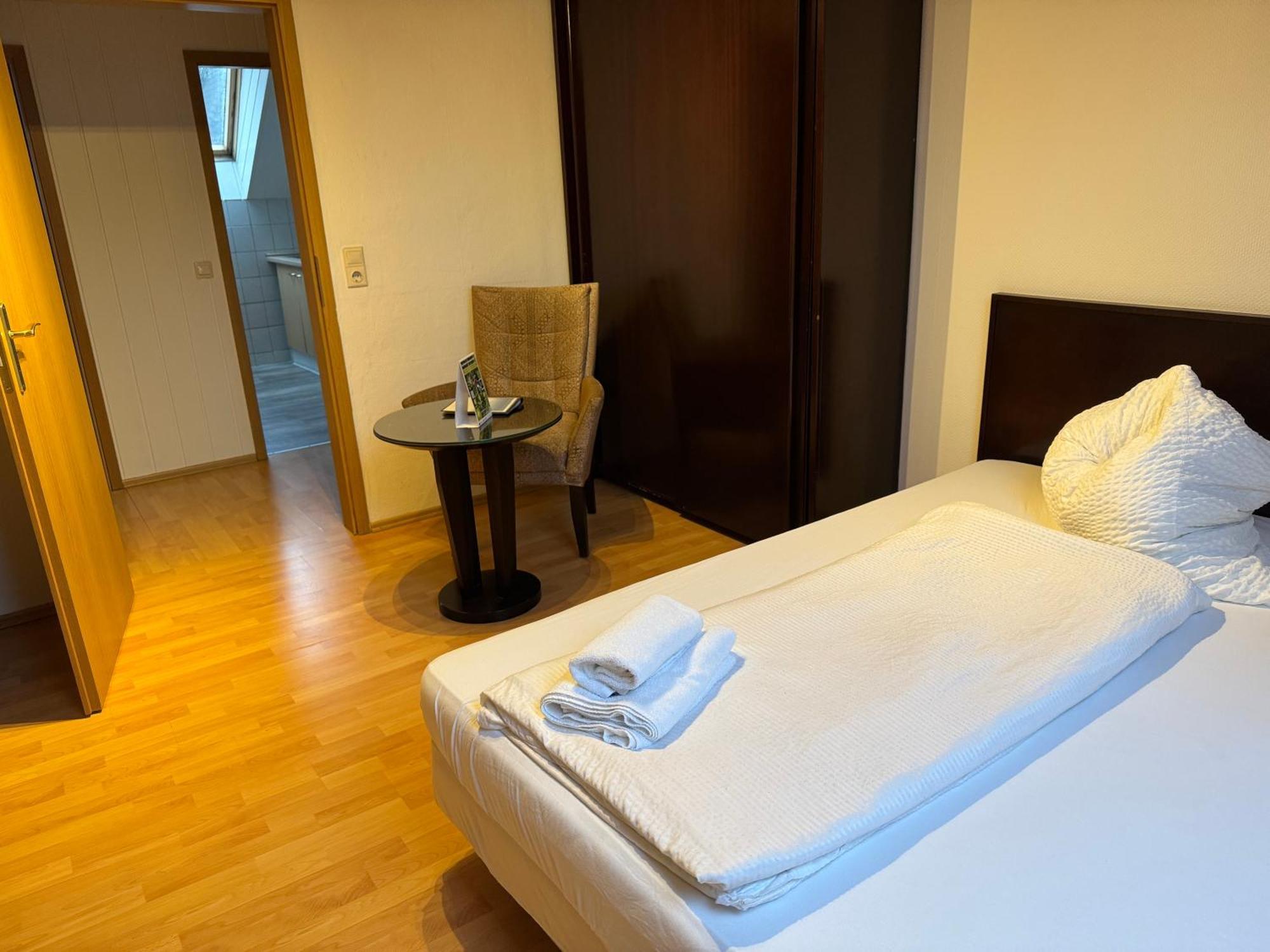 Gaestezimmer Gasthof Becker Hotel Wulfrath Bagian luar foto