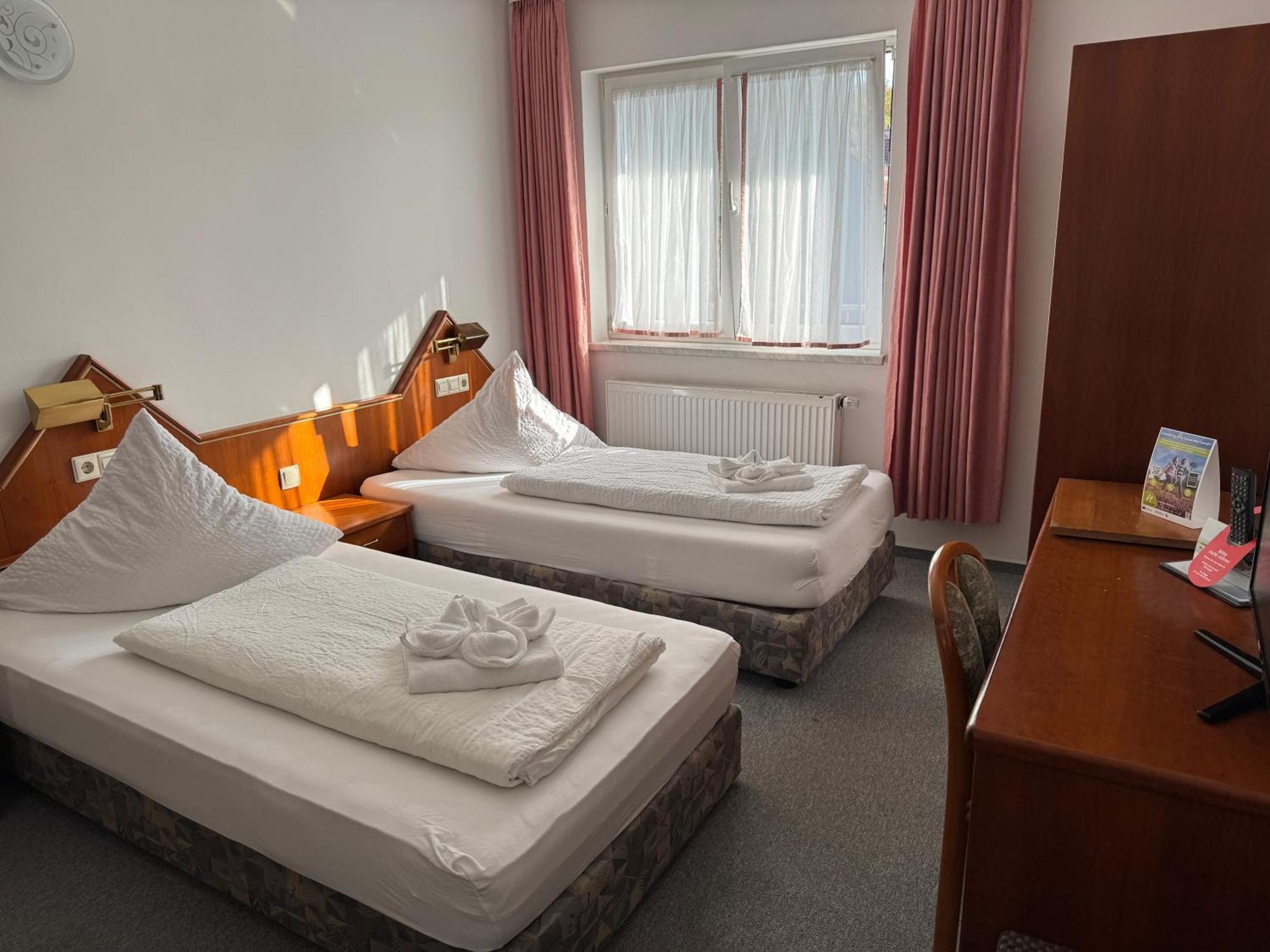 Gaestezimmer Gasthof Becker Hotel Wulfrath Bagian luar foto