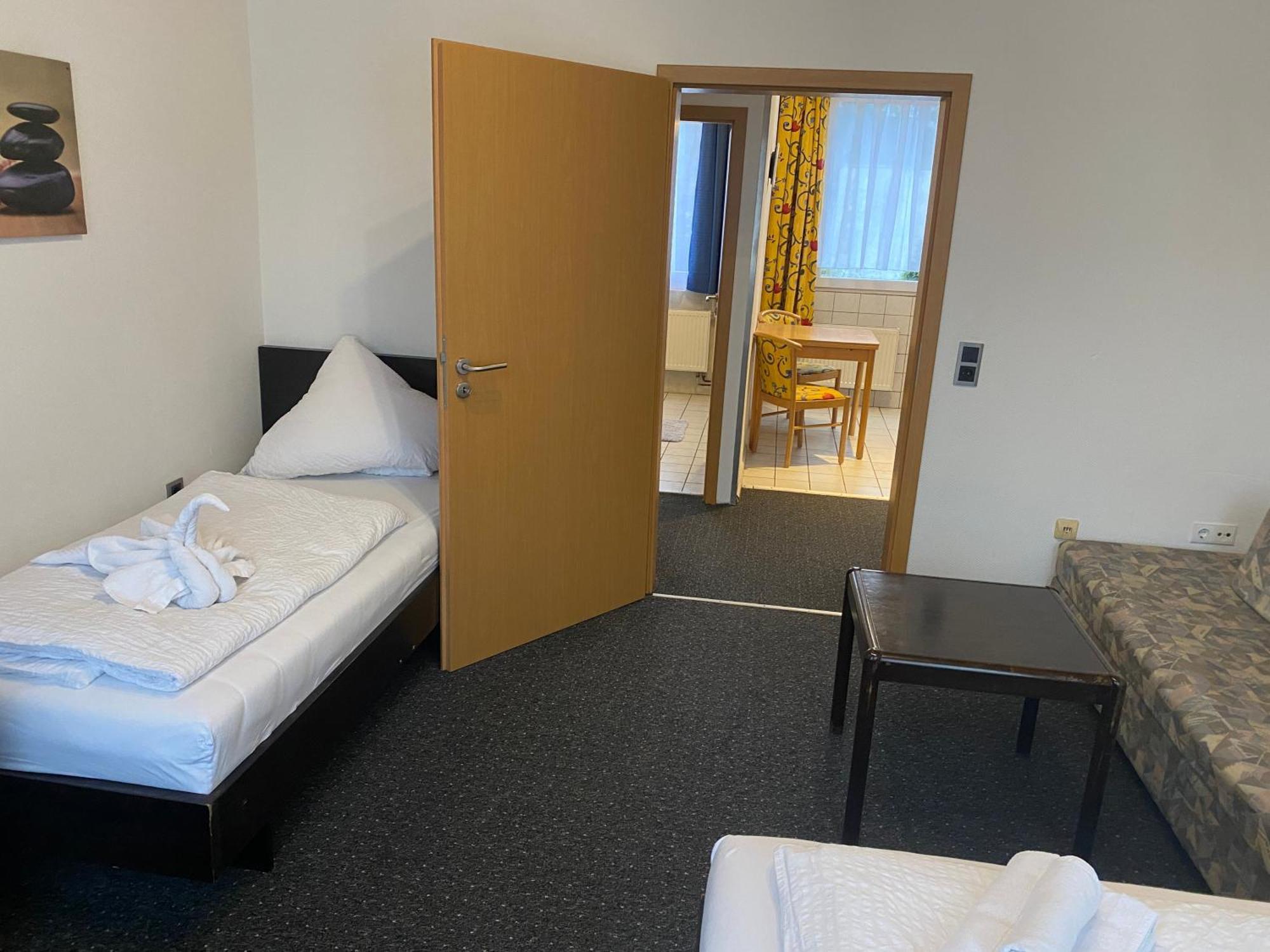 Gaestezimmer Gasthof Becker Hotel Wulfrath Bagian luar foto
