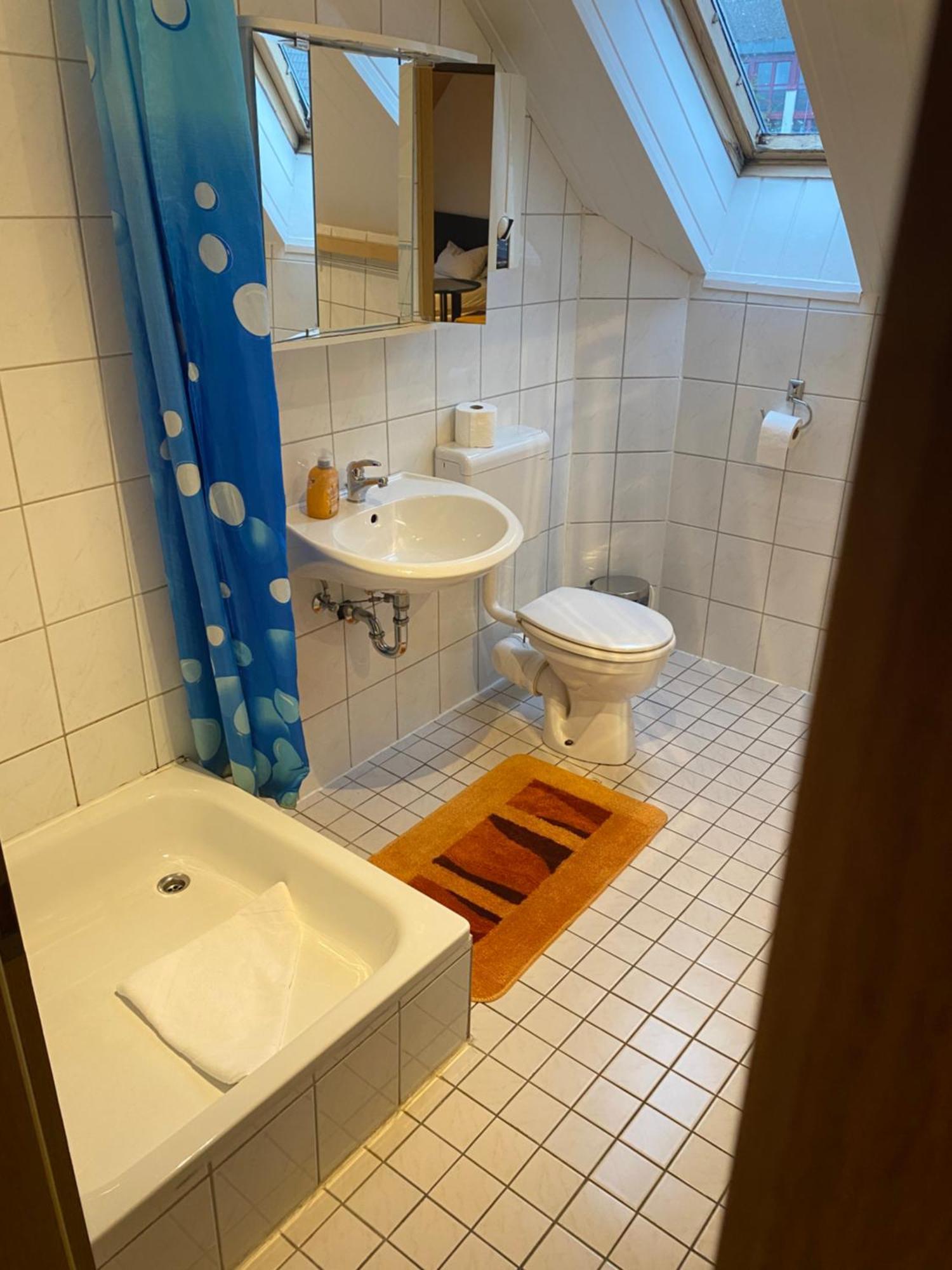 Gaestezimmer Gasthof Becker Hotel Wulfrath Bagian luar foto