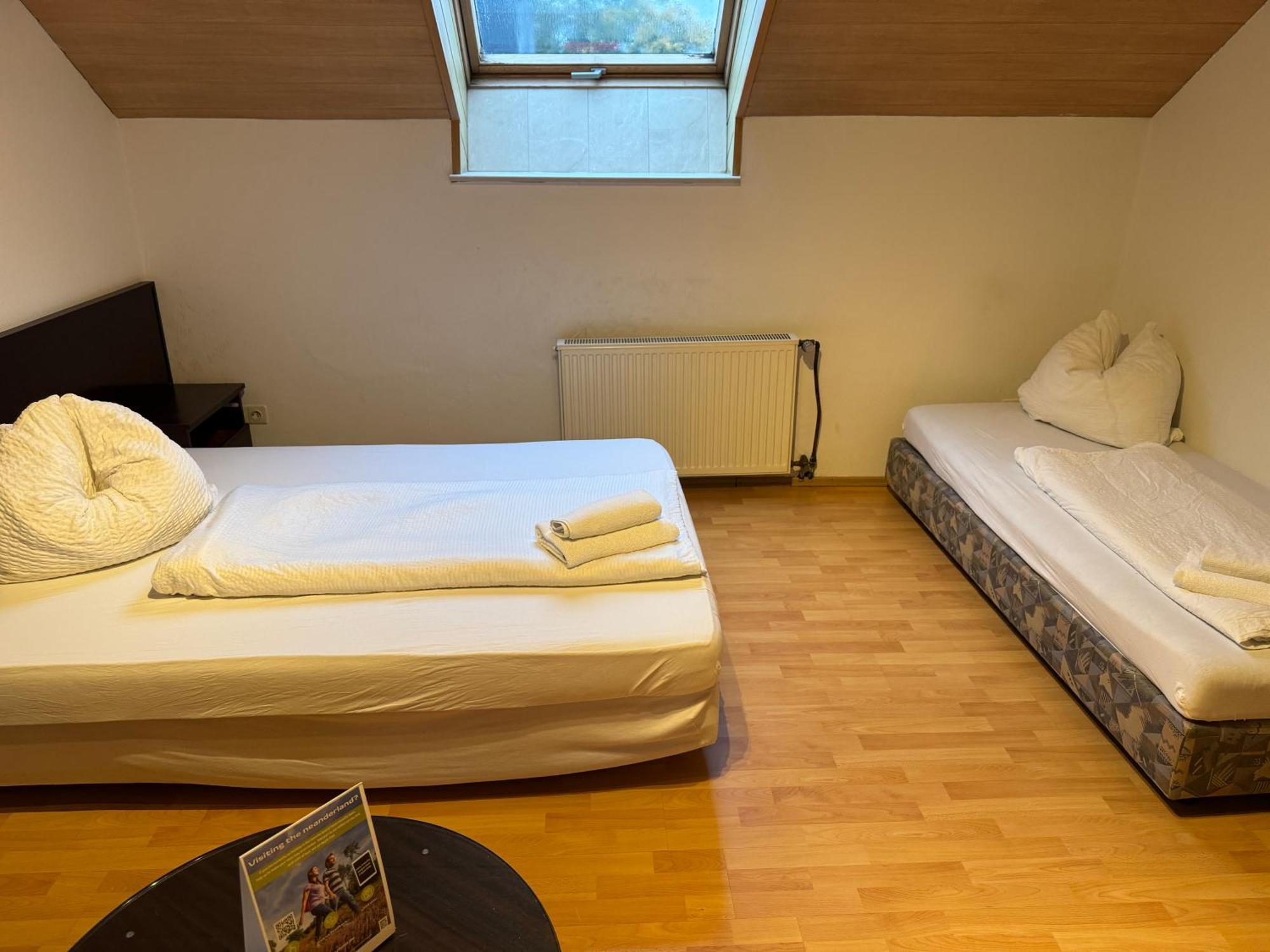 Gaestezimmer Gasthof Becker Hotel Wulfrath Bagian luar foto