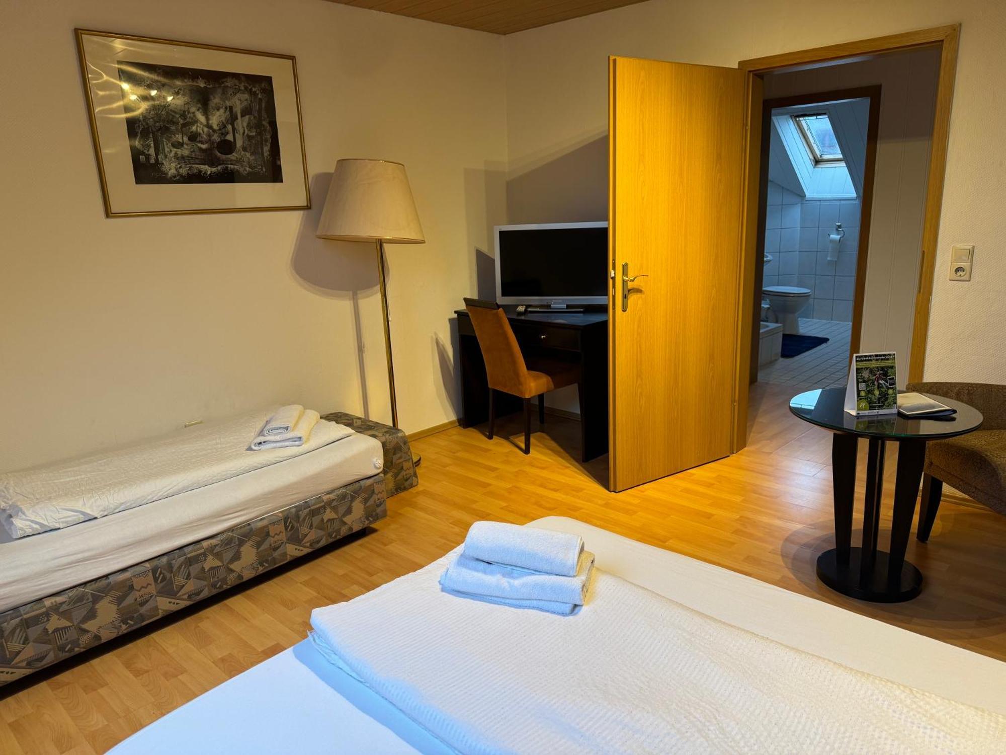Gaestezimmer Gasthof Becker Hotel Wulfrath Bagian luar foto